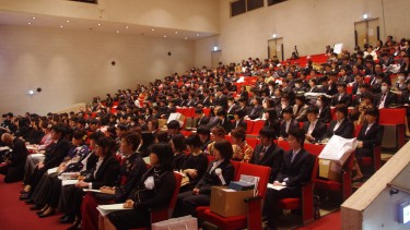 式中の会場の様子