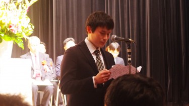 小林理事長の祝辞につづき、 全学科の在校生代表の送辞が贈られました。