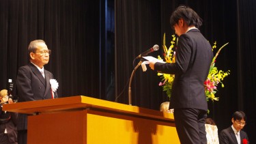 送辞につづき、 卒業生の答辞が述べられました。