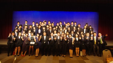 先生と学生みんなで記念撮影会 精神保健福祉士養成学科