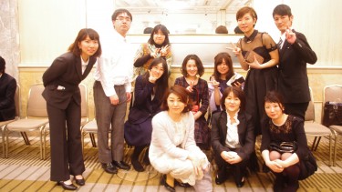 音楽療法コース 平野先生を囲んで記念写真