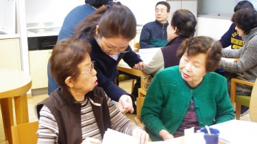 学生が注文を伺います