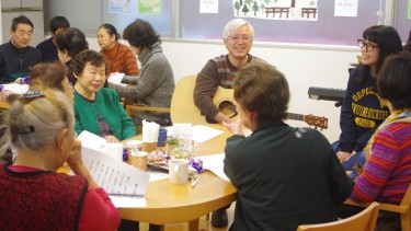 唄っていないときは、楽しいお話しで盛り上がります