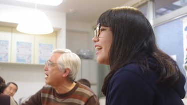 一緒に唄っている学生も楽しそうに唄っていました。