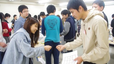 先輩と後輩がじゃんけん
