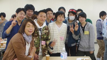 学科長の金井先生と笑顔で記念撮影