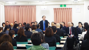 ご挨拶する寺澤先生 精神保健福祉士養成科学科長兼、教務副部長