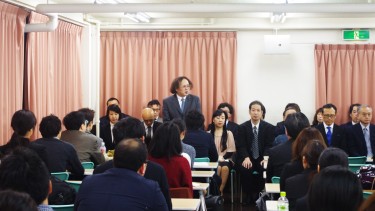 ご挨拶する荻原先生 社会福祉士養成科学科長
