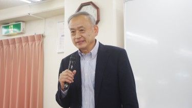 ご挨拶とともにこれから一緒にがんばろう! と新入生にエールを送る山田副校長