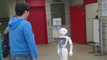 Pepperが皆さんをお迎えしています