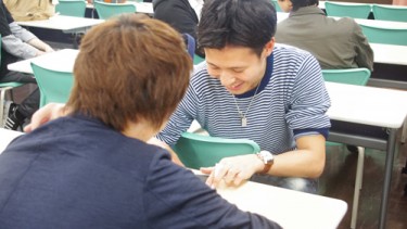 簡単だと思ったら難しい!と思わず笑みが。