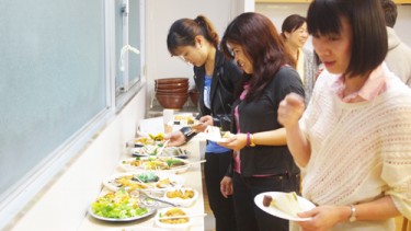 先輩とも楽しく話しながら