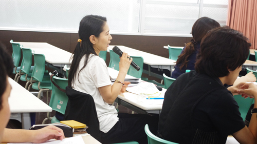 最終実習を前に、質問をする学生
