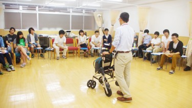 転倒しそうになったら音でお知らせします!