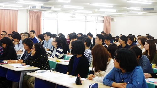 学校で一番広い教室が満席になりました!