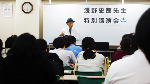 熱のこもった講義を行う浅野先生