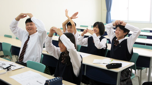 大きく体を使う手話もあるんです!