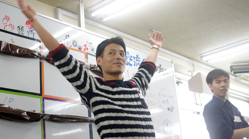 ここでも2年生が大活躍!見本となるような美しいラジオ体操です!
