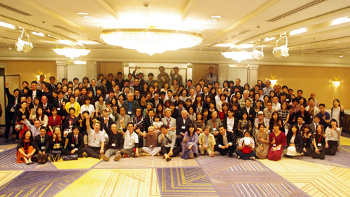 最後はみんなで記念写真を☆すごい人数ですね!