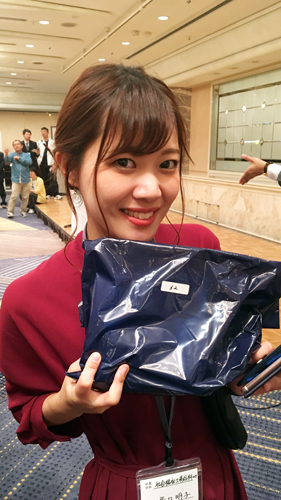 今年の3月に卒業した学生も、景品をGET☆