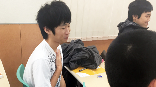 初対面の人ばかり!でもだんだんリラックスしてきました♪