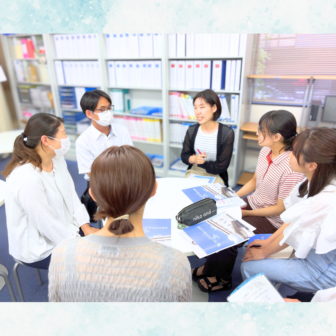 【リクルート訪問】「本人の意向に寄り添う支援を」── 春日部中央総合病院で働く我妻さんが語る、MSWのやりがい｜社会福祉士養成学科（昼間部）のサムネイル画像