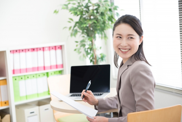 介護福祉士として公務員になるには？のサムネイル画像
