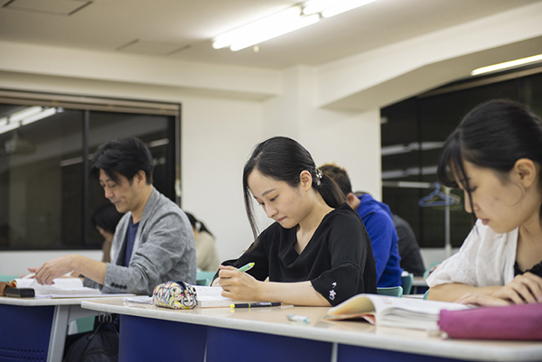 社会人として働きながら精神保健福祉士になるにはどうしたらいい？のサムネイル画像